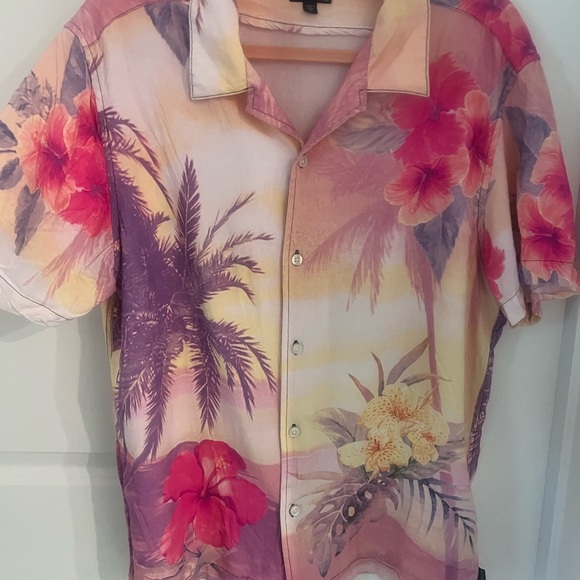 Guess Men’s Floral Hawaiian Button Down Shirt Size Medium - Picture 6 of 11